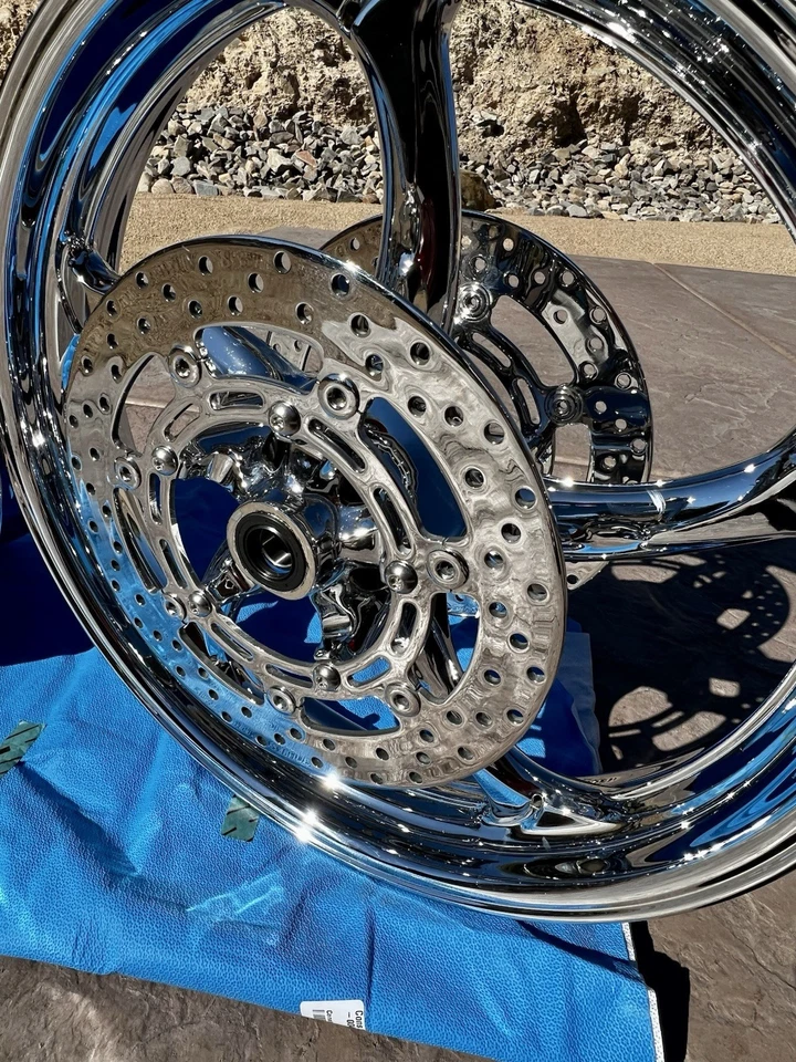 Llanta cromada Yamaha Raider servicio rotores pulidos rendimiento borde rueda XV 1900 Foto 3 de 4