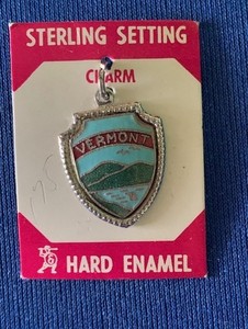 VGC!! Vintage State of "Vermont" Sterling Silver charm. 