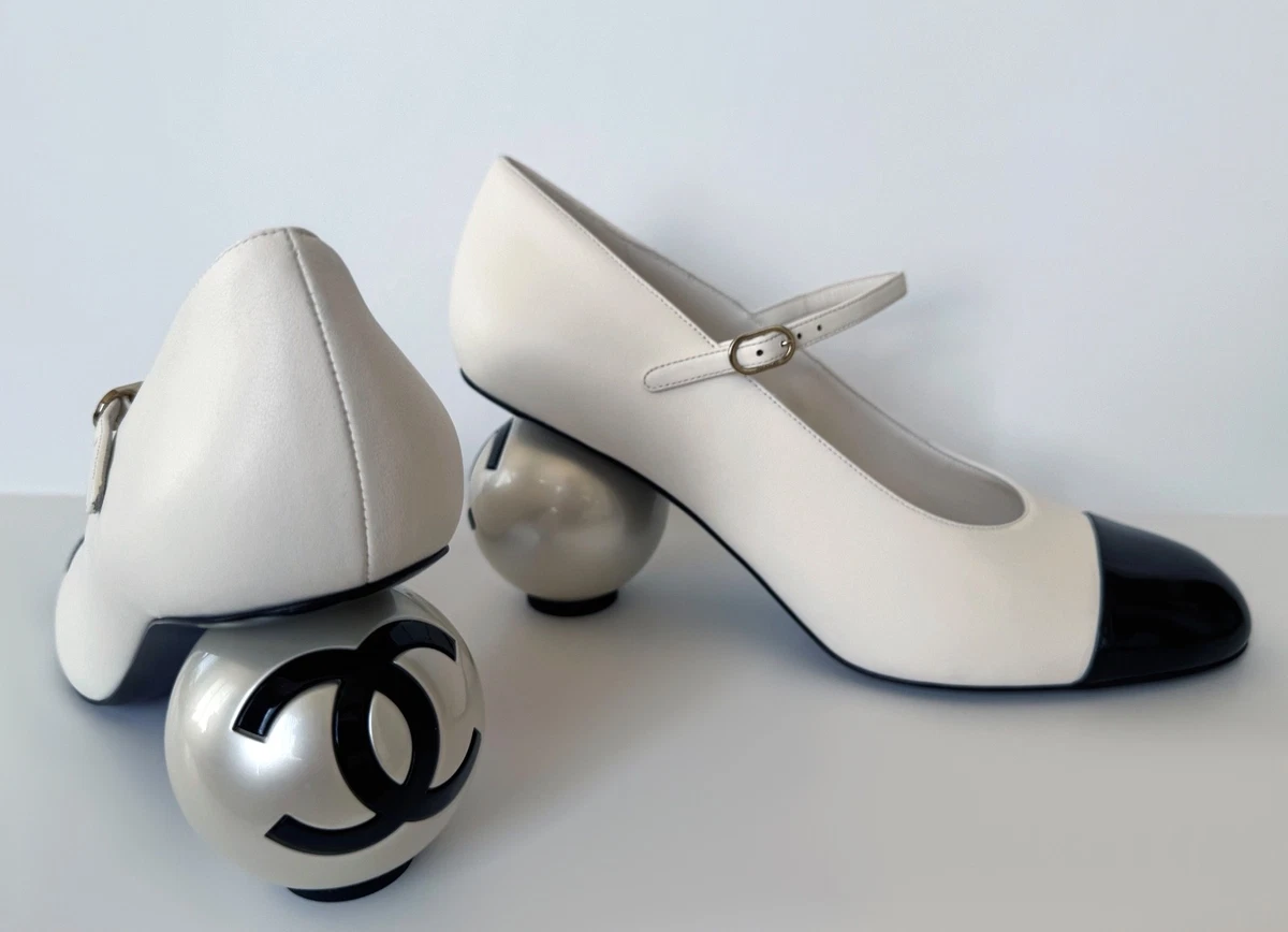 NEW CHANEL 2025 25K WHITE BLACK LEATHER MARY JANES HEELS PEARL