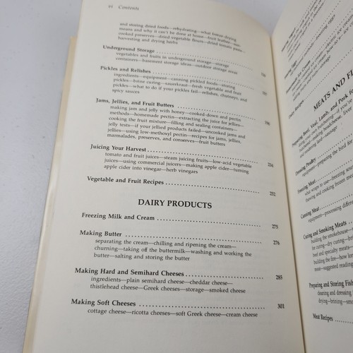 Stocking Up: How to Preserve the Foods You Grow, Naturally Deluxe HBDJ 1977 - Imagen 8 de 11