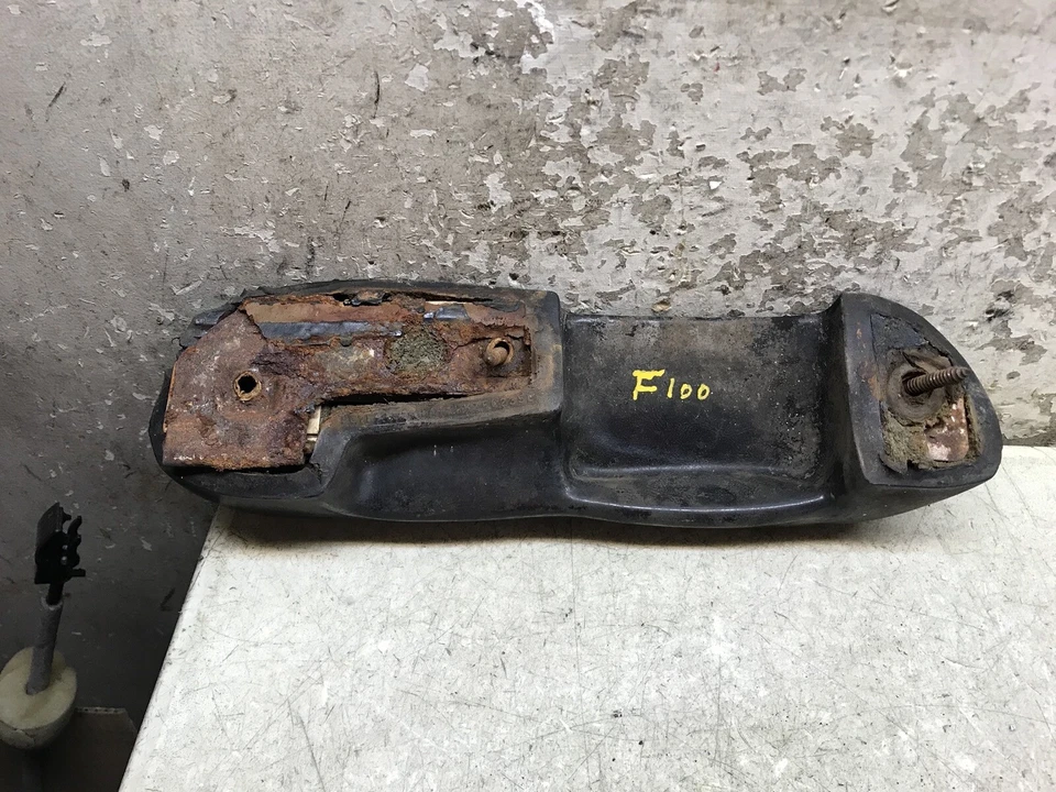 61 62 63 64 65 66 Ford F100 F-100 Left Driver Door Armrest  Foto 2 de 2
