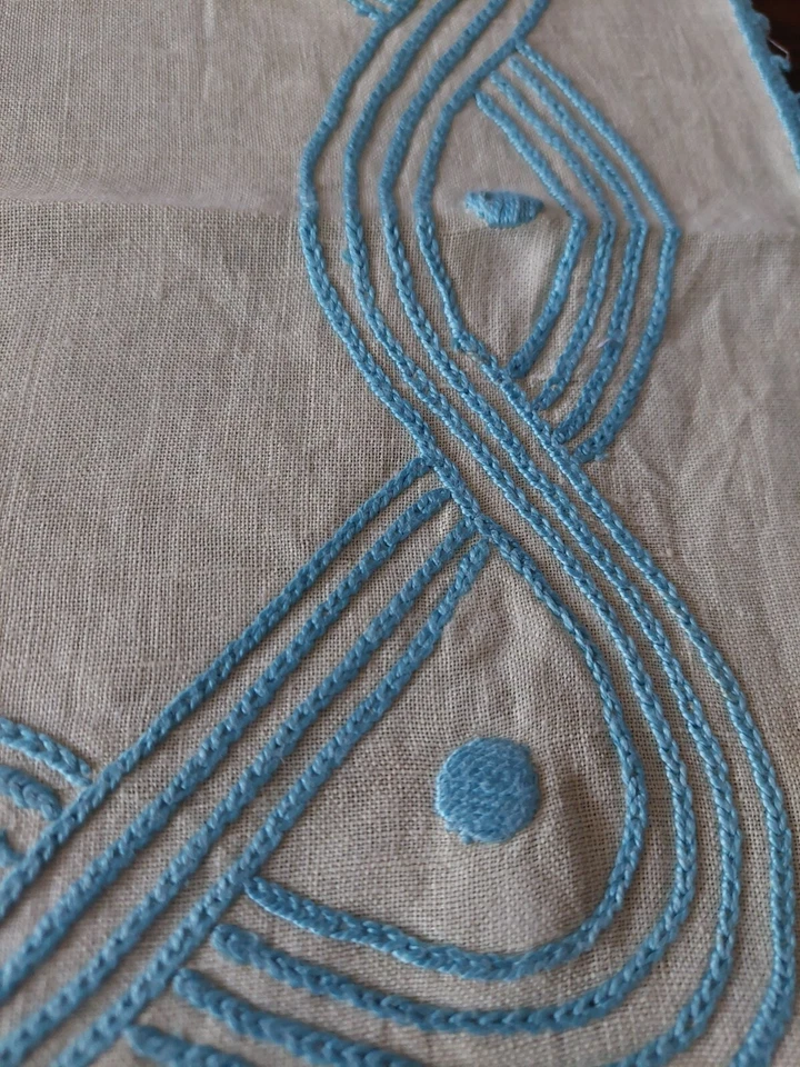 Napperon vintage lin écru brodé 37 X 49 cm - Photo 2/4