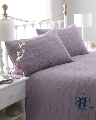 REVERSIBLE LEAF EMBOSSED QUILTED BEDSPREAD WITH 2 PILLOW CASES DOUBLE SIZE - Picture 3 of 5