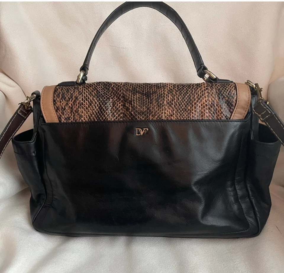Bolso Cartera DVF Cuero Genuino Estampado Piel de Serpiente - Negro y Tostado (USADO EN EXCELENTE ESTADO) Foto 4 de 4