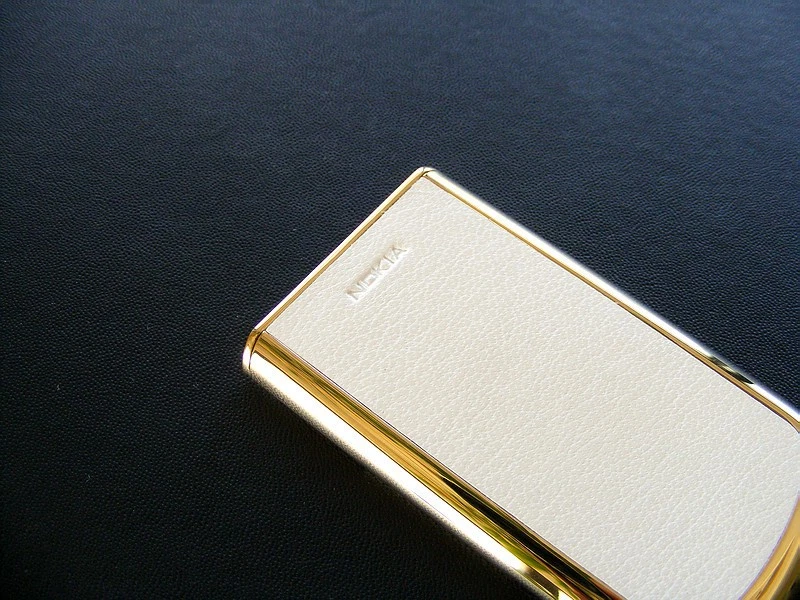 Cubierta trasera Nokia 8800 Gold ARTE Foto 2 de 4