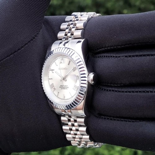 Seikmod Seikojust NH35 Aut Roman Dial | Fluted Bezel | Jubilee | 200M WR - Picture 5 of 6