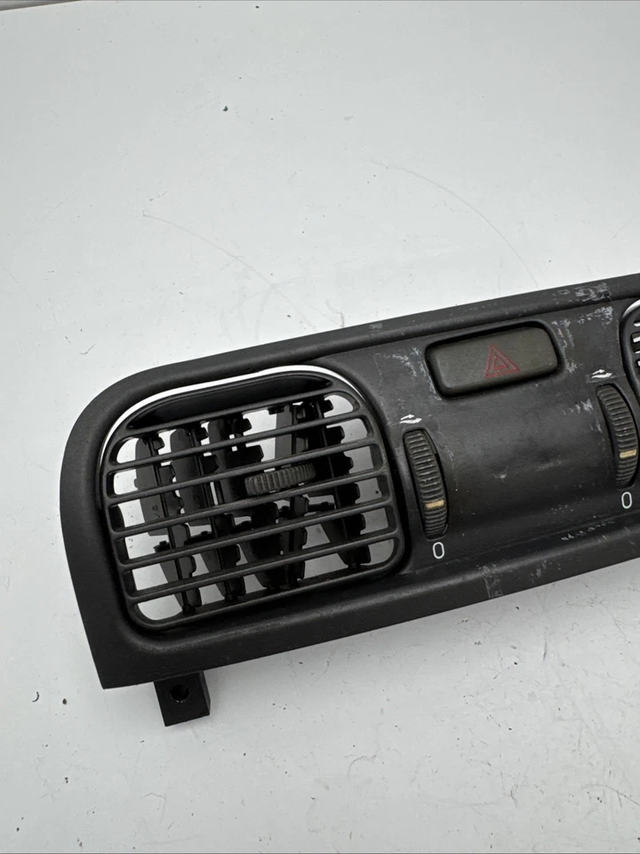 Center Dash Vents 2001 VOLVO S40 30613950 Used B380-17 Foto 2 de 4