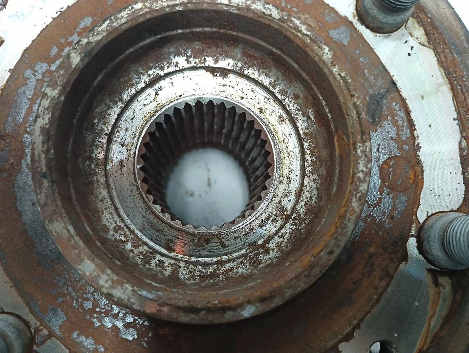 Buje delantero Chevrolet Suburban 1500 11513411 2009 Foto 3 de 4