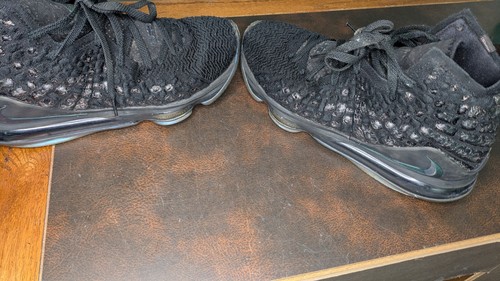 Nike Lebron 17 "Global Currency" Sneakers nere da uomo taglia 11 BQ3177-001 - Foto 3 di 10
