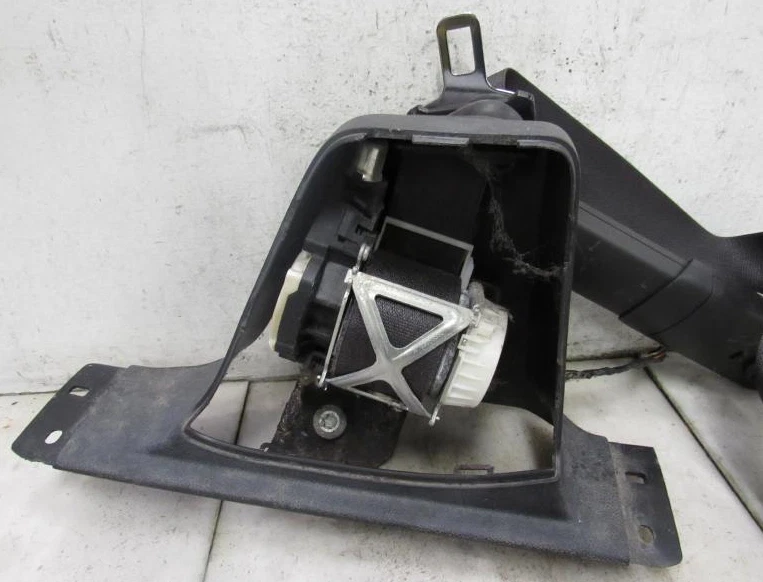 Chevrolet Silverado 1500 2007-2010 cinturón de seguridad delantero retractor negro Foto 3 de 3