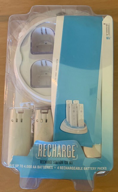 Psyclone Charging Station with 6 Rechargeable Batteries in Original Packaging-image