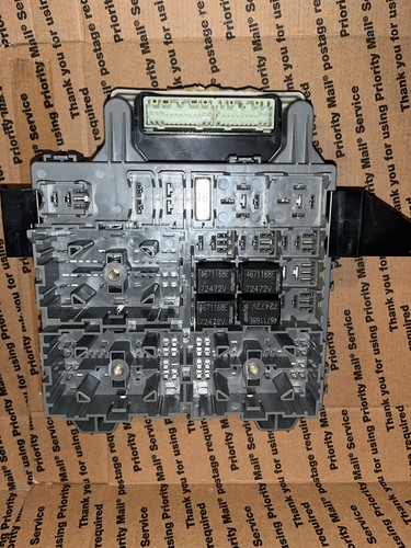 05026037AF 2007 Jeep Liberty PL PW 4WD Body Control Module BCM Fuse Box - Picture 4 of 6