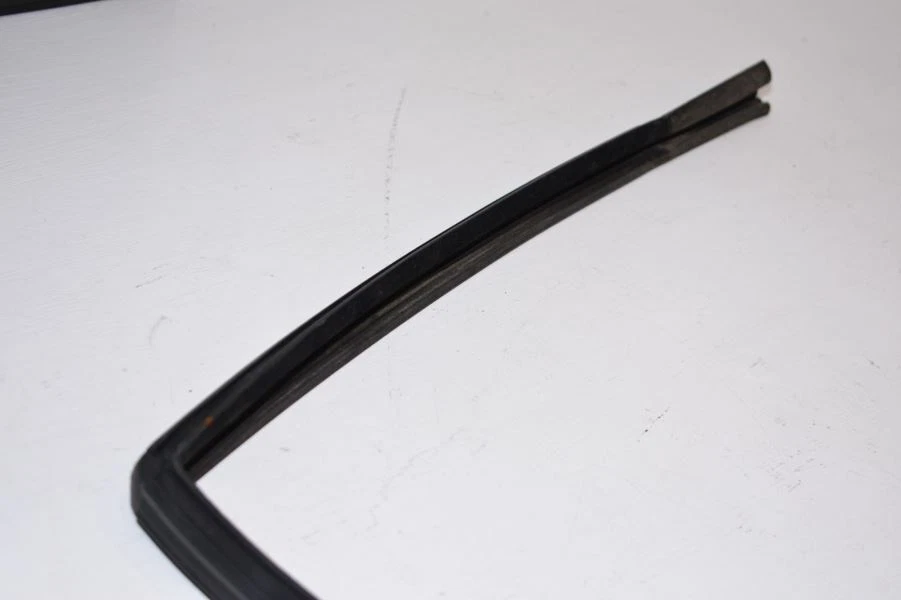 1989-1993 MERCEDES BENZ 190E W201 PASSENGER REAR DOOR WINDOW WEATHER STRIPPING - Image 2 of 4