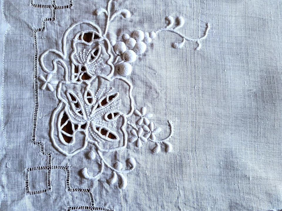 Napperon en fil brodé en relief - 44 cm x 30 cm - Photo 2/2