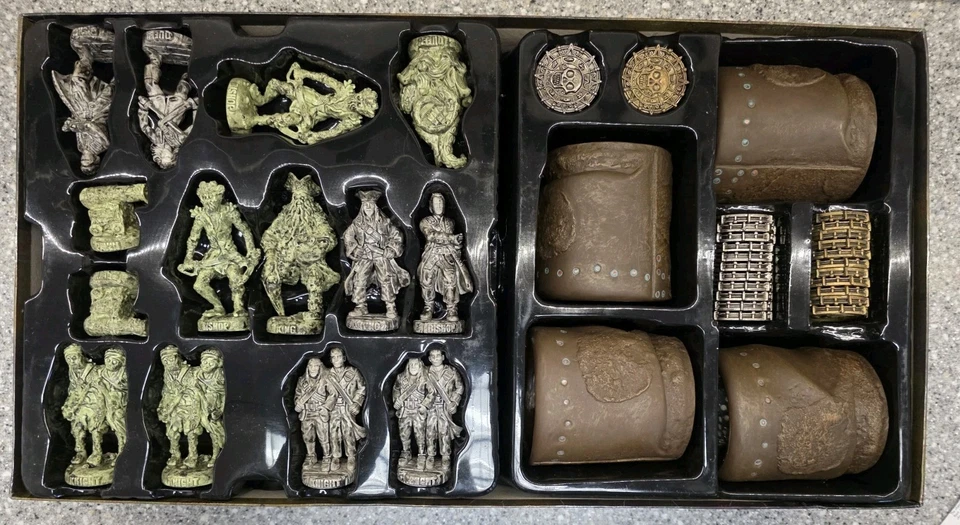 Juegos de Piratas 3 en 1 Piratas del Caribe Hombre Muerto Pecho Dados de Ajedrez Damas Foto 3 de 4