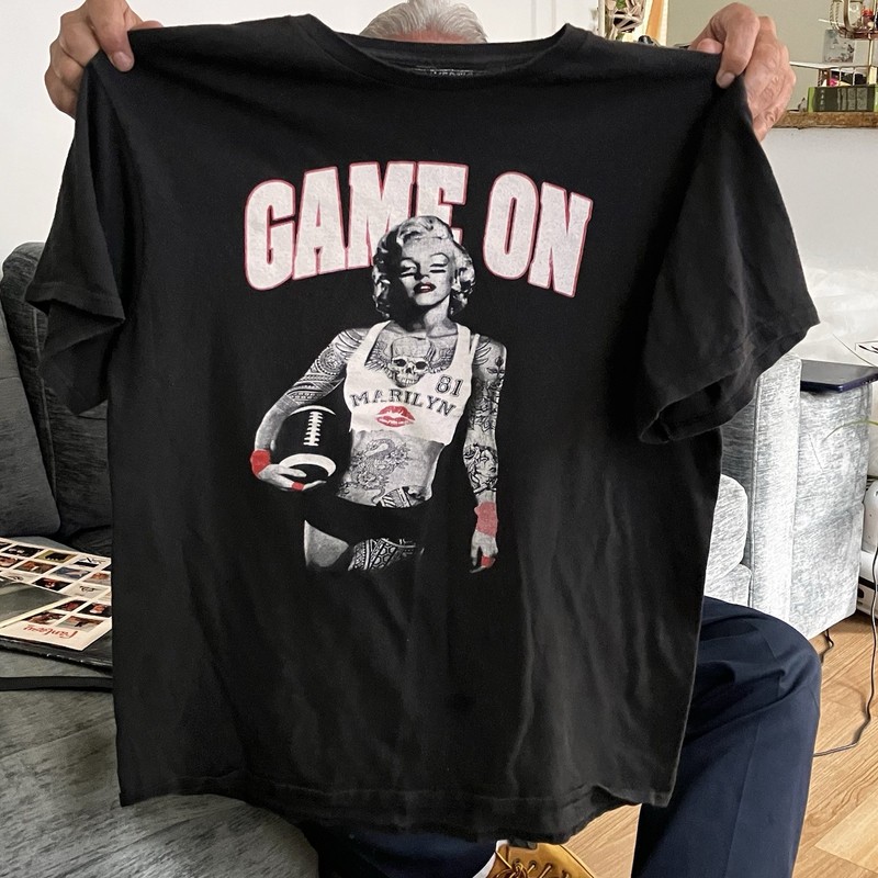 Brooklyn, Vertical Marilyn Monroe Black T-Shirt, Size Large -game On