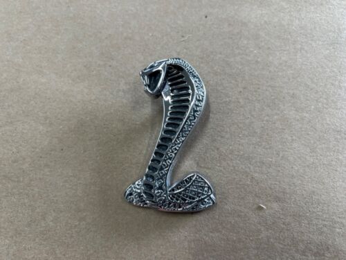 Ford Mustang SVT 2003-2004 Cobra Snake emblema de guardabarros derecho - OEM - Imagen 3 de 8