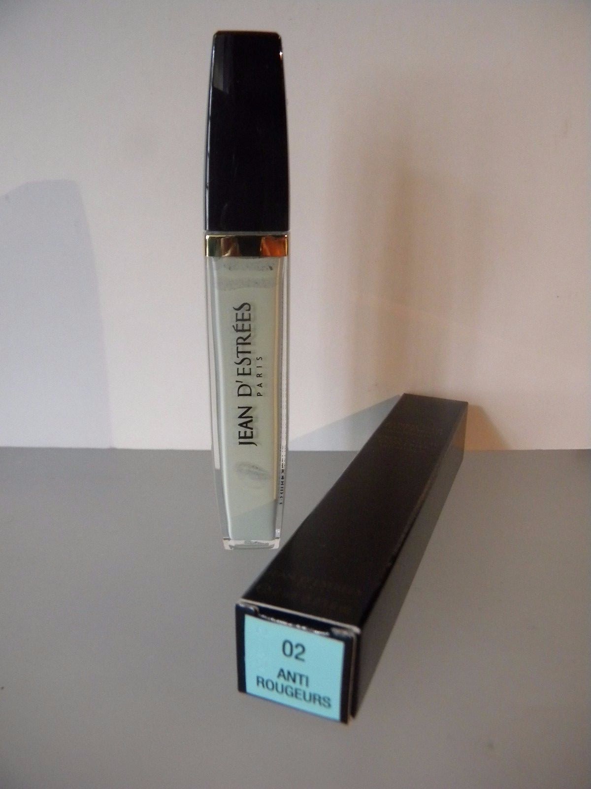 Anti-rougeurs et éclat avec le correcteur teint parfait Jean d'Estrées n°02 glow 15ml