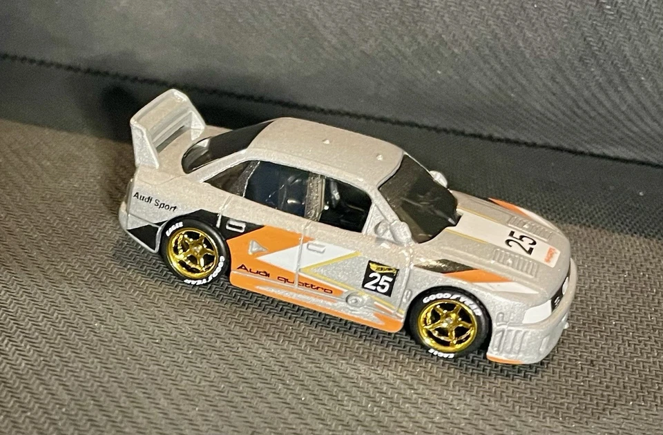Rueda y neumático Hot Wheels Audi 90 Quattro PERSONALIZADOS pilotos reales  Foto 3 de 4