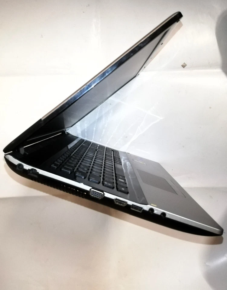 Samsung NP305E7A 17 Zoll - AMD A4 -RAM :4GB DDR3- Windows 10 Laptop Notebook - Bild 4 von 4