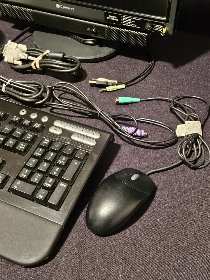 Bundle Gateway Computer Monitor W/Speaker, Keyboard Mouse Adapter Cables.Tested - Image 4 of 4