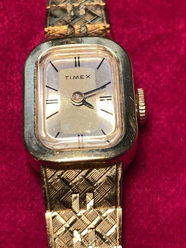 Vintage Timex Ladies 15mm Watch Manual Wind Gold Tone Bracelet 6"