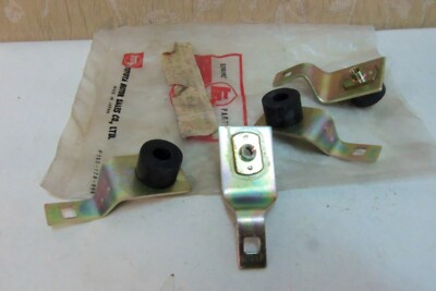 4 NOS GENUINE TOYOTA トヨタ REAR BUMPER SIDE RETAINER RH CARINA TA12 # 52171-14010