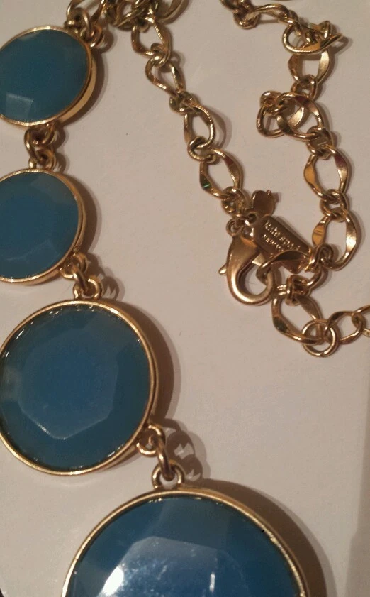 Collar Kate Spade Omega Burbuja Azul Declaración con Bolsa para el Polvo y Caja de Regalo Precio de venta sugerido por el fabricante $178 Foto 3 de 4