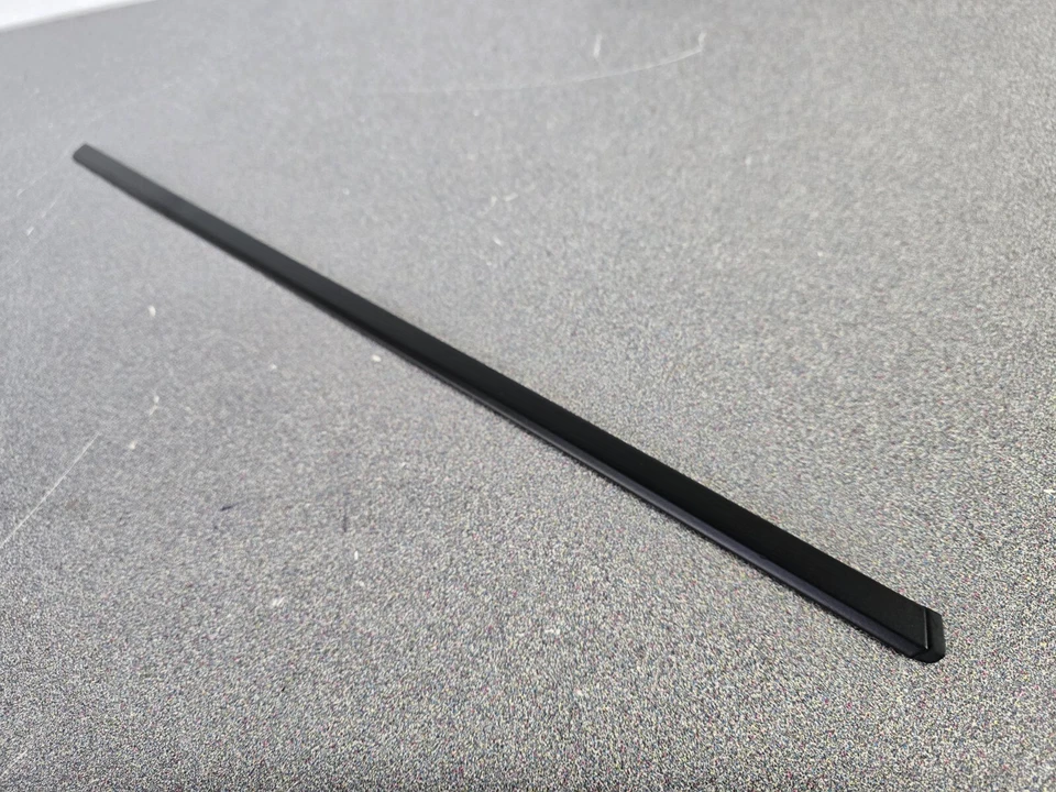 MUY BONITO USADO ORIGINAL GENUINO PORSCHE 928 NEGRO MOLDURA PARABRISAS LADO CONDUCTOR Foto 2 de 4