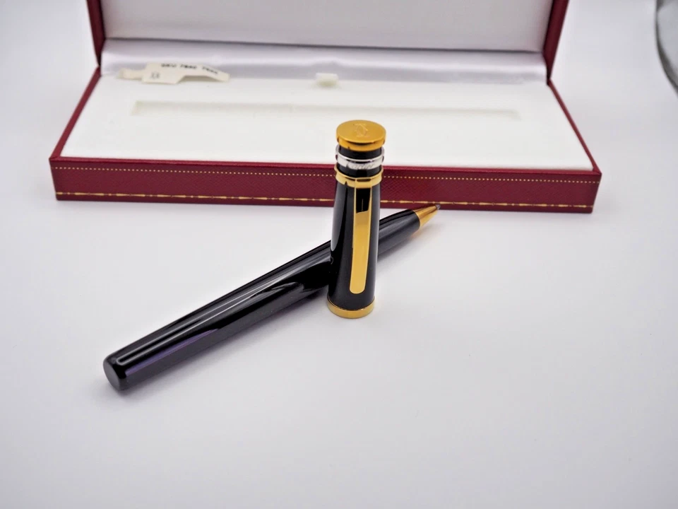 Bolígrafo Cartier Trinity De Cartier enchapado en oro Foto 2 de 3