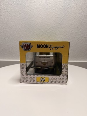 M2 Machines 1960 VW Delivery Van MOON Equipped Super Chase 1/24