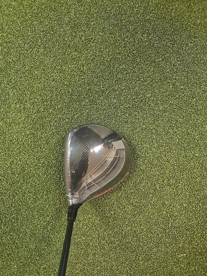 New Wilson 2025 Dynapower Carbon Driver  10.5 Stiff Flex Linq M40 Shaft - Image 4 of 4