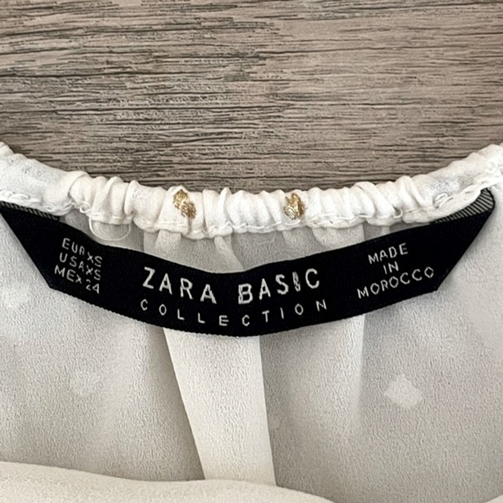 Zara Lurex Gold Polka Dot Ivory V-Neck Sleeveless Ruched Blouse Size XS thumbnail 7