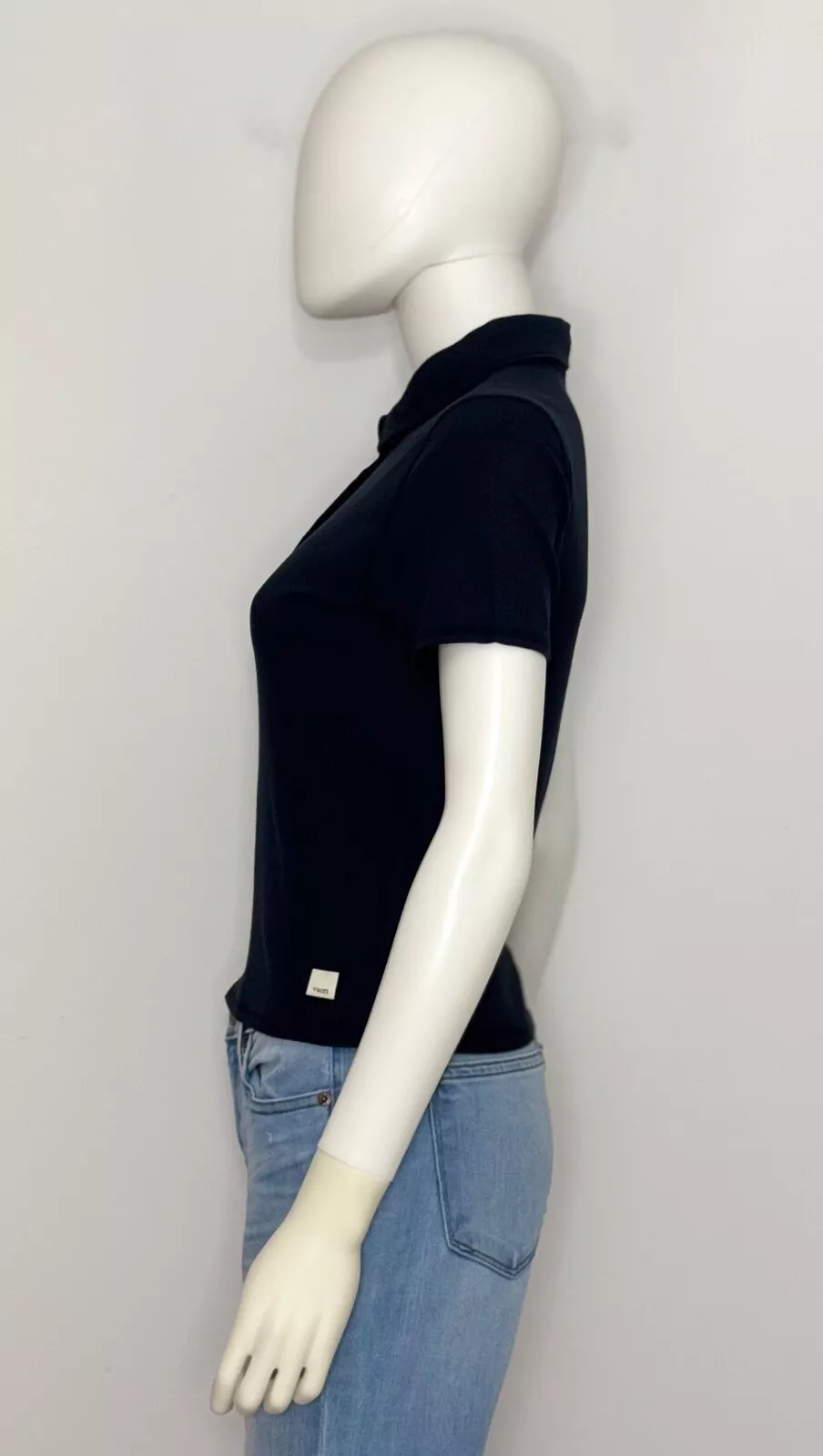 vuori pose fitted short sleeve breathable logo shirt