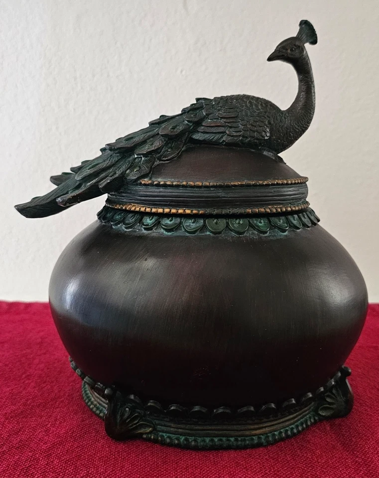 复古深棕色圆形树脂首饰盒带孔雀盖,8.75 英寸高 — 第 2/4 张图片