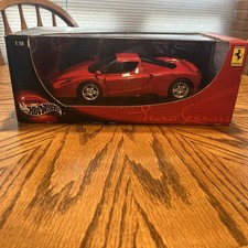 1:18 2002 Hot Wheels RED ENZO FERRARI 56293 NEW