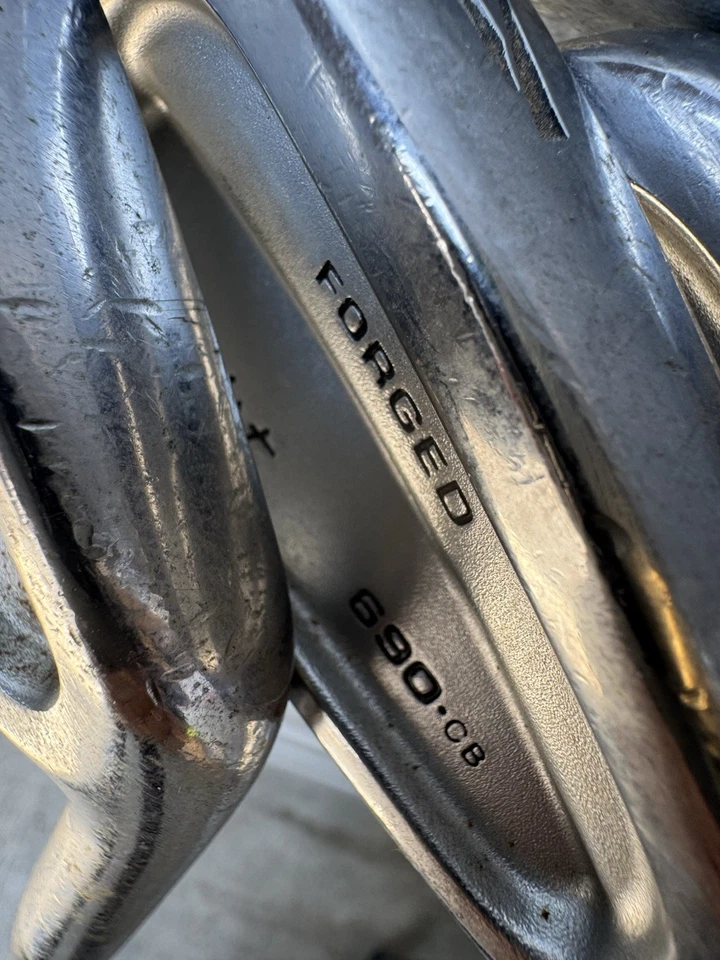 Juego de 7 piezas de hierro Titleist 690.CB FORJADO 3-4-5-6-7-8-9 con True Temper Dynamic Gold Foto 4 de 4