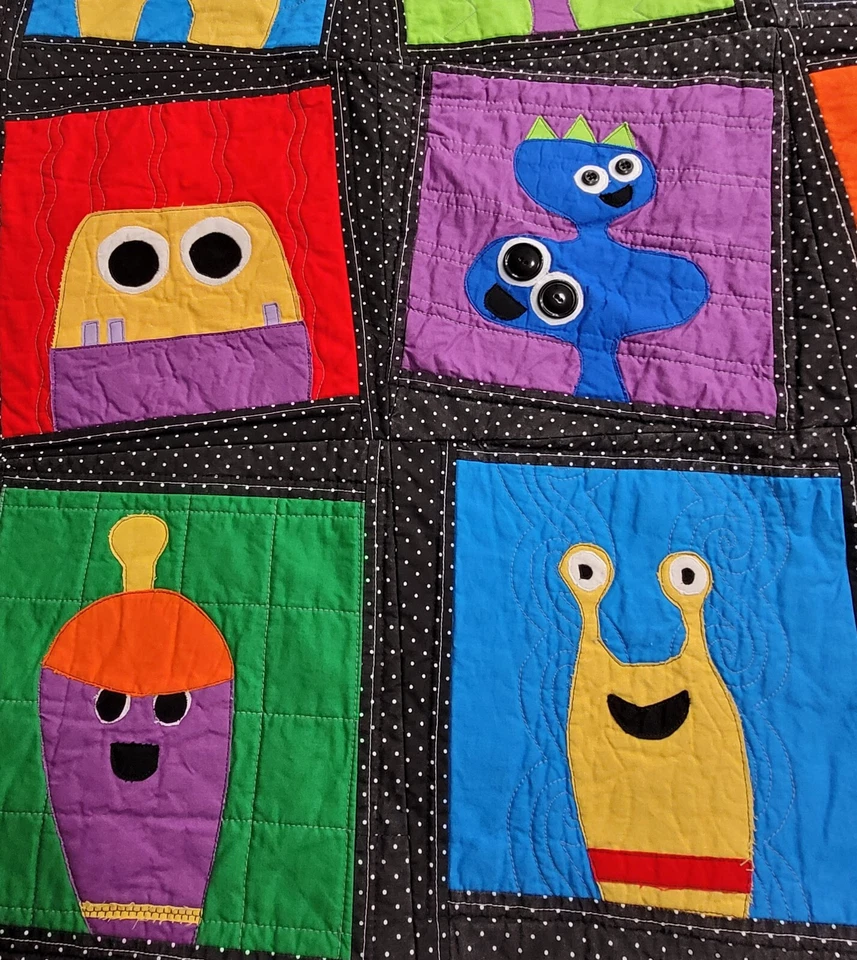 Edredón para bebé Little Monsters hecho a mano Foto 4 de 4