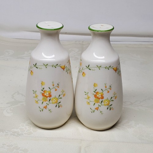 Vintage Noritake Salt Pepper Ivory Shakers Set Dainty Flowers Cottage Green Trim - Picture 7 of 10