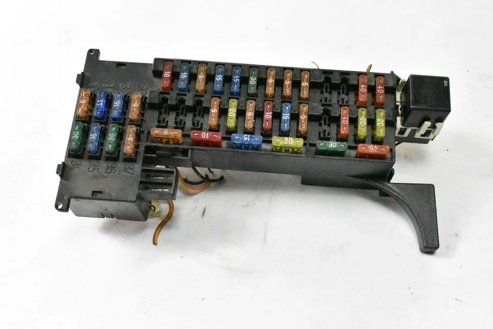 MERCEDES R170 SLK230 1997-2000 CAJA DE FUSIBLES COMPARTIMIENTO MOTOR Foto 2 de 4