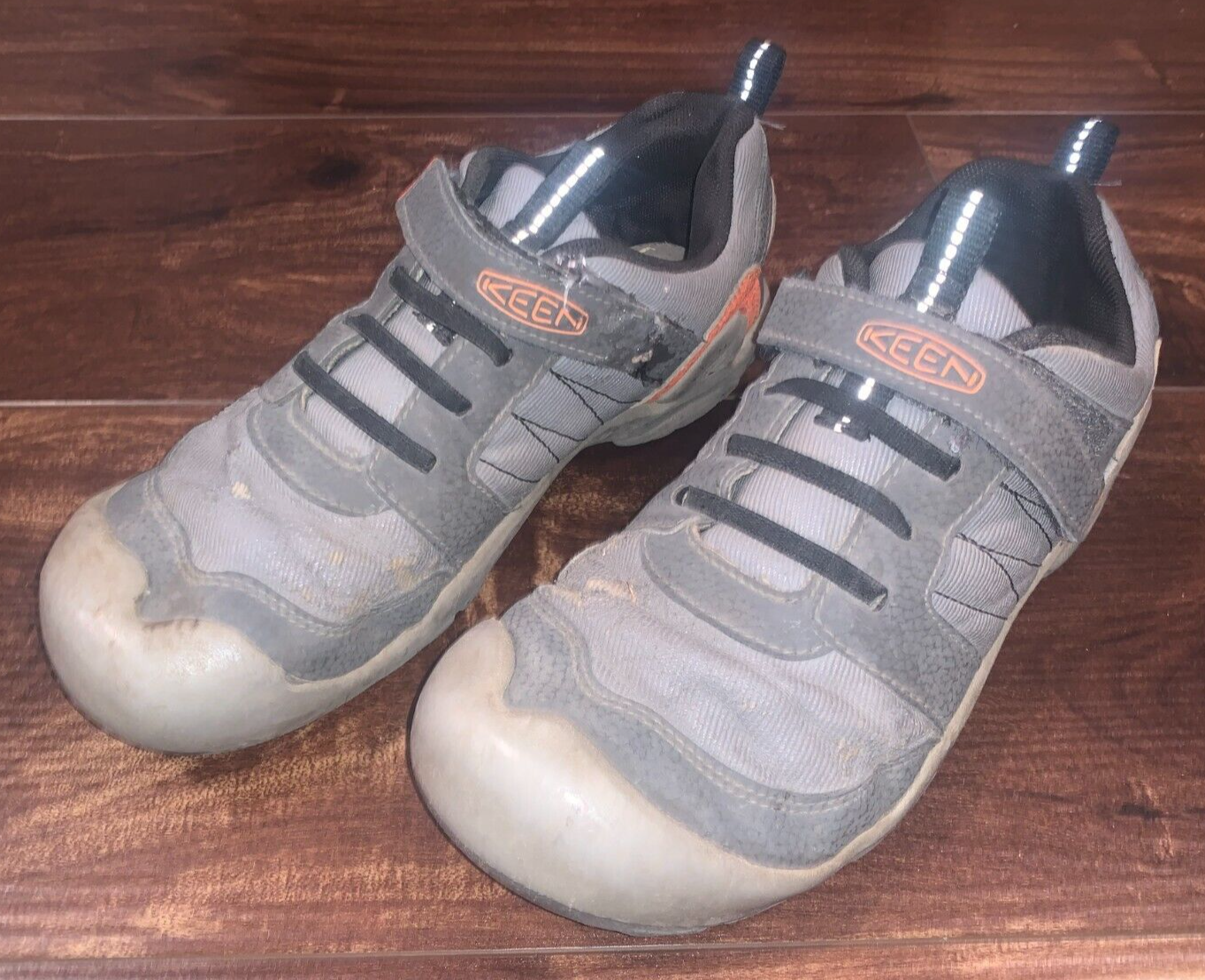 Sandalo ad acqua KEEN Youth Knotch punta chiusa arancione di sicurezza taglia 6 danneggiato