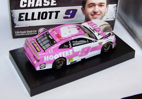 1:24 ACTION 2019 #9 HOOTERS GIVE A HOOT CANCER PINK CAMARO CHASE ELLIOTT 1/1117 - Picture 4 of 7