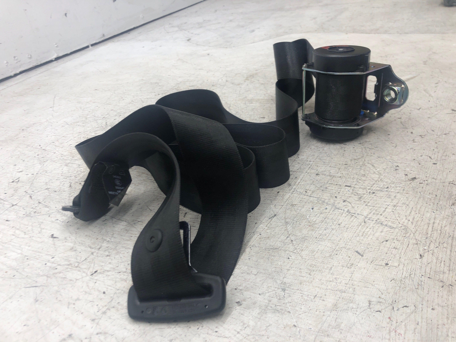 2006-2012 BENTLEY CONTINENTAL REAR CENTER MIDDLE SEAT BELT RETRACTOR 3W5857807