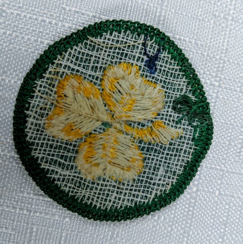 Insignia de mérito de Girl Scout trébol amarillo alrededor de principios de 1960 - Imagen 2 de 2