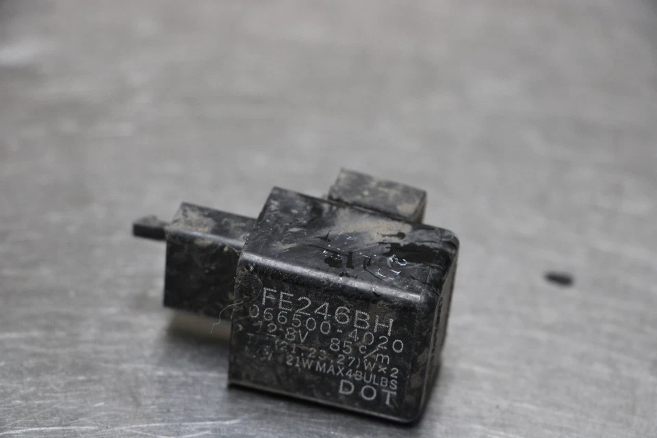 1999 Kawasaki Vulcan 800 VN800B Classic Electrical Relay Relays Foto 3 de 4