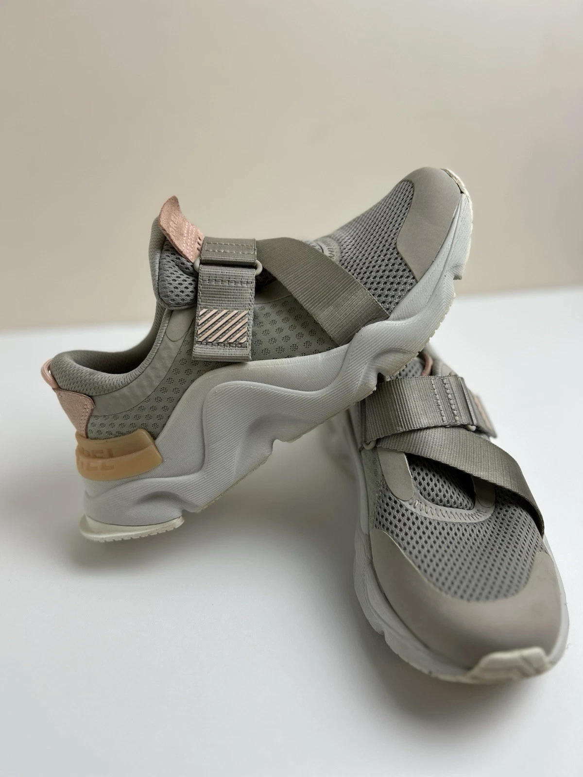sorel kinetic rnegd strap shoes