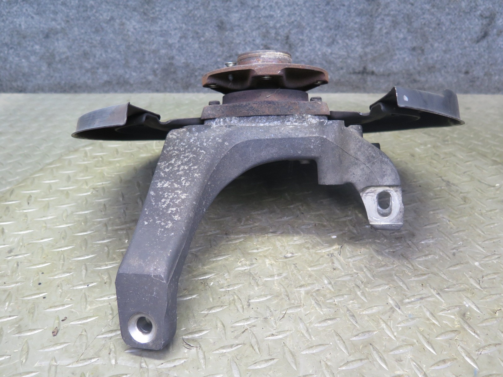 2006-2012 BENTLEY CONTINENTAL FLYING SPUR REAR LEFT SPINDLE KNUCKLE WHEEL HUB