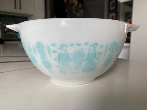 Vintage PYREX Amish Butterprint Mixing Bowl White - 1-1/2 Pint with Handles