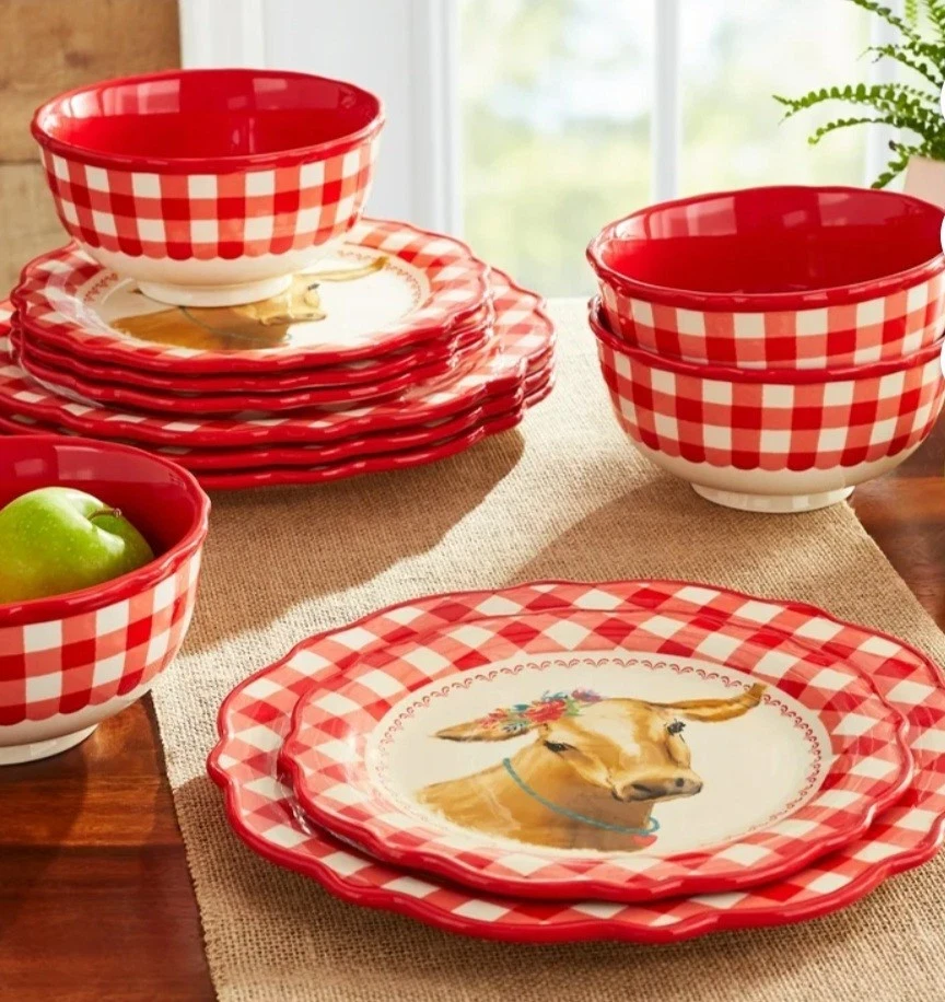 Juego de cuatro (4) platos de cena de cerámica festoneada de 10,75" de guinga roja Pioneer Woman Foto 4 de 4