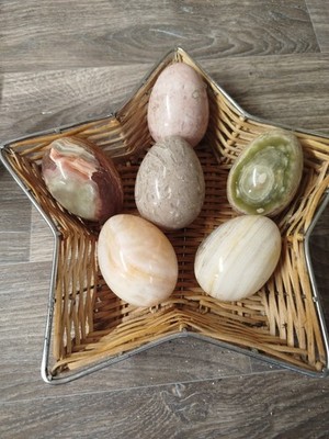 Vintage Marmor Alabaster Granit Stein Eier 6 Stück handgeschnitzt mit Korb 